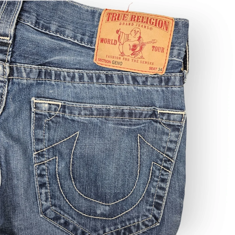 True Religion Men's Geno Button-Fly Jeans Distressed W33