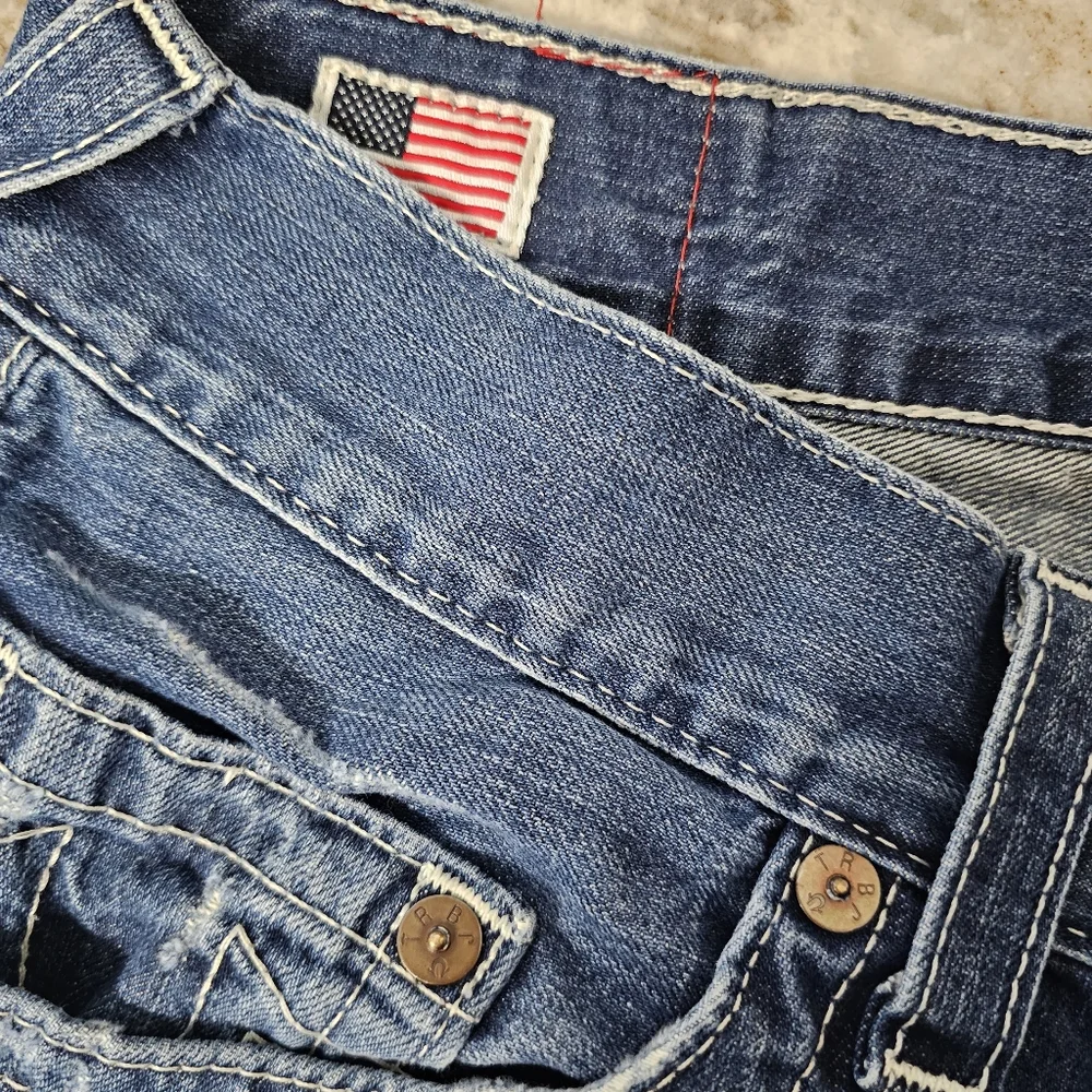 True Religion Men's Geno Button-Fly Jeans Distressed W33