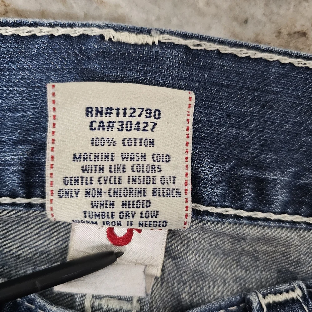 True Religion Men's Geno Button-Fly Jeans Distressed W33