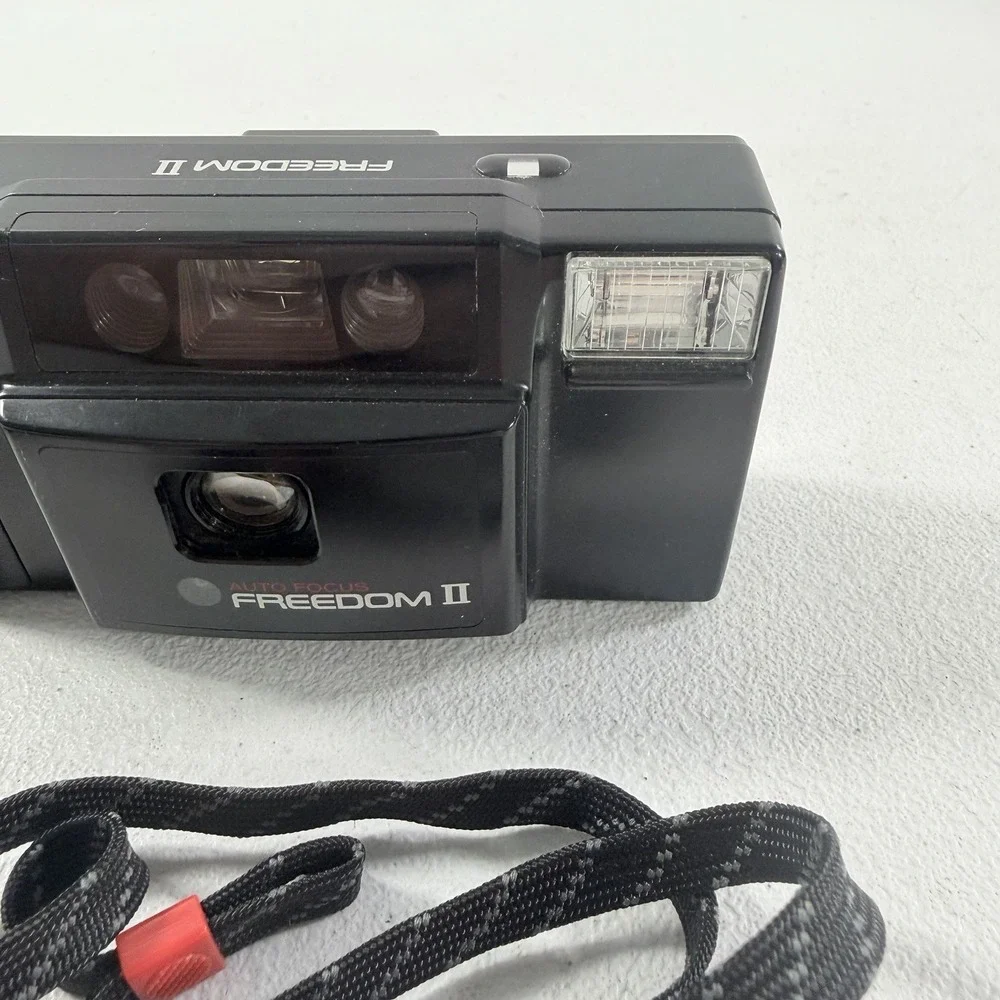 Minolta Freedom II 35mm Film Camera Point‎ Shoot AF Flash READ DESCRIPTION WORKS
