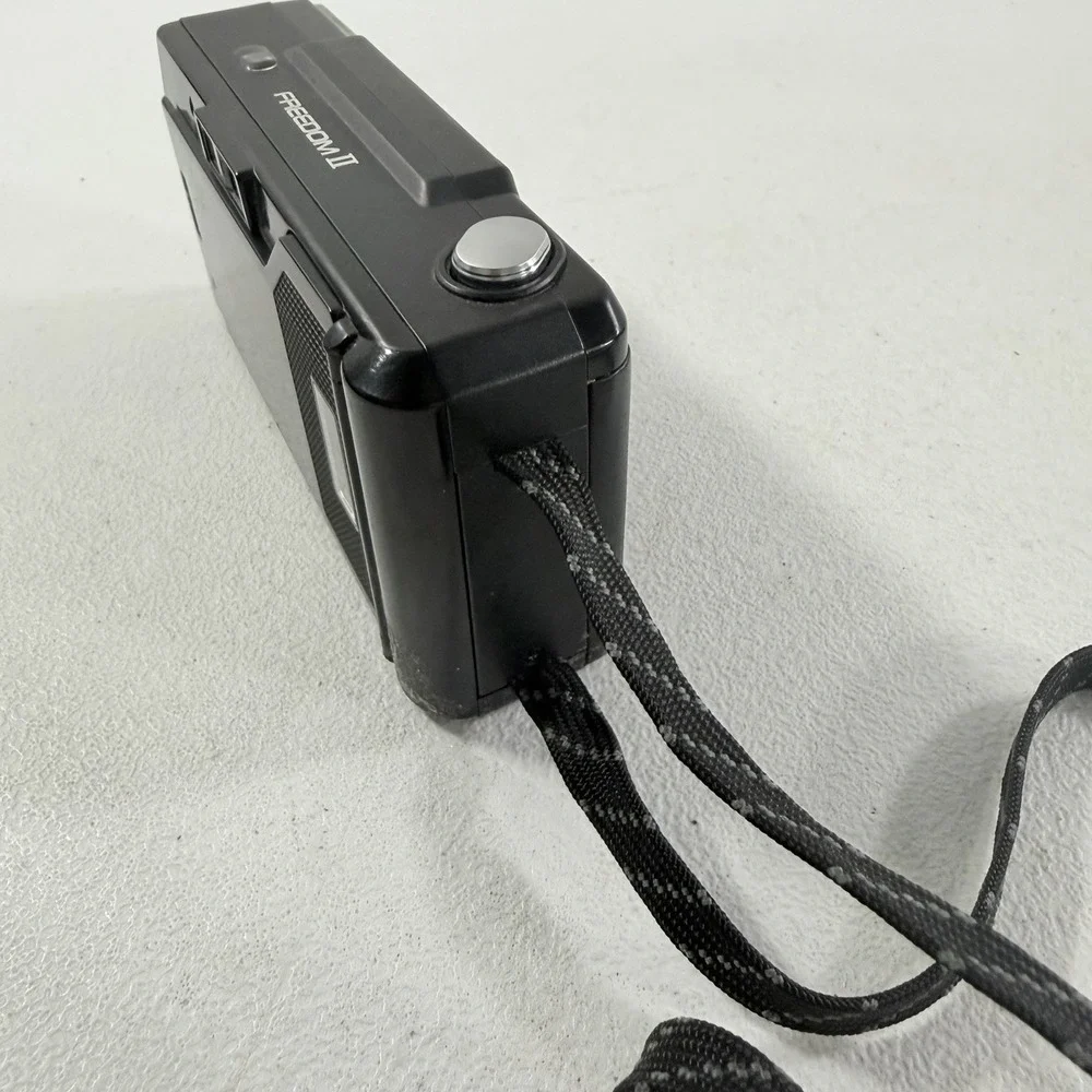 Minolta Freedom II 35mm Film Camera Point‎ Shoot AF Flash READ DESCRIPTION WORKS