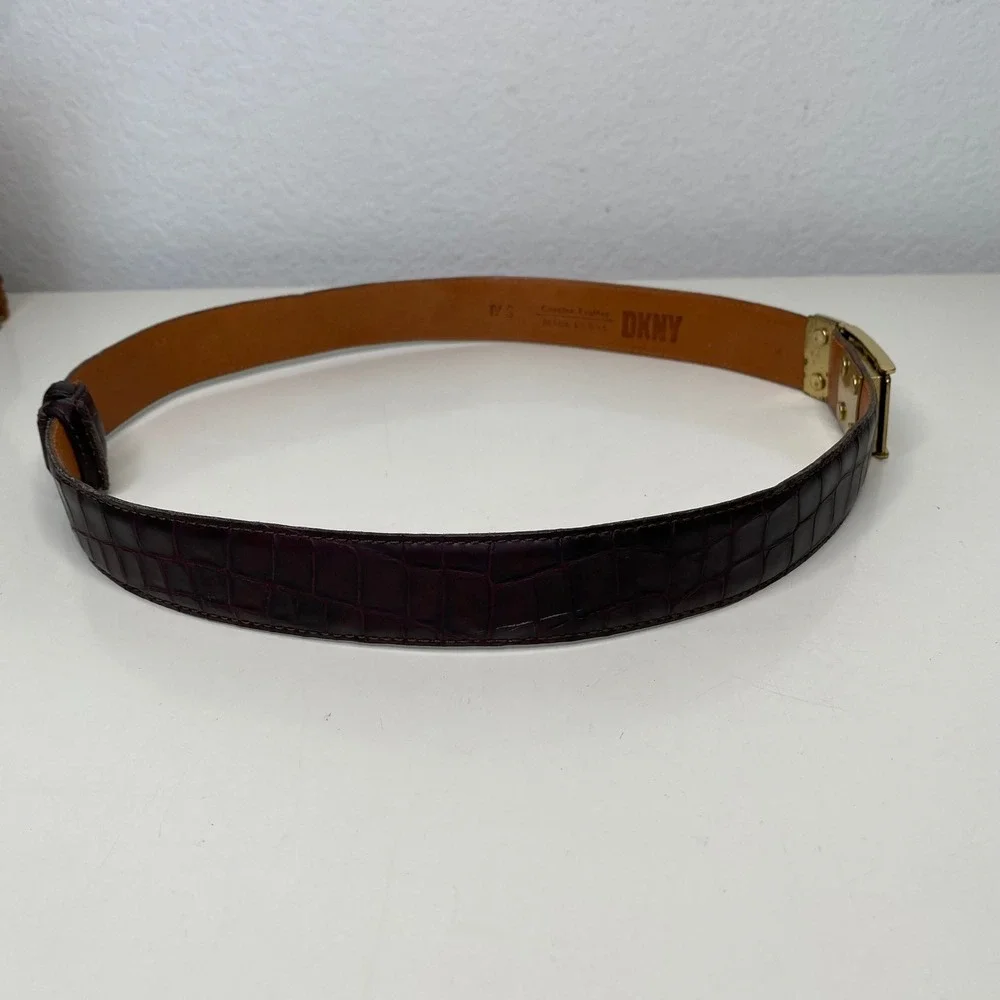 DKNY‎ Vintage Burgundy Croc Embossed Leather Plaque Buckle Belt P/S Made USA