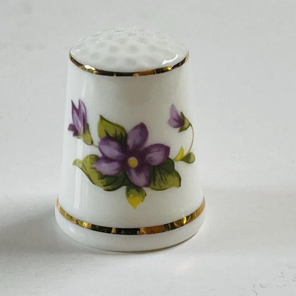 Vintage‎ Floral Porcelain Thimble Bone China Gold Trim Purple Green