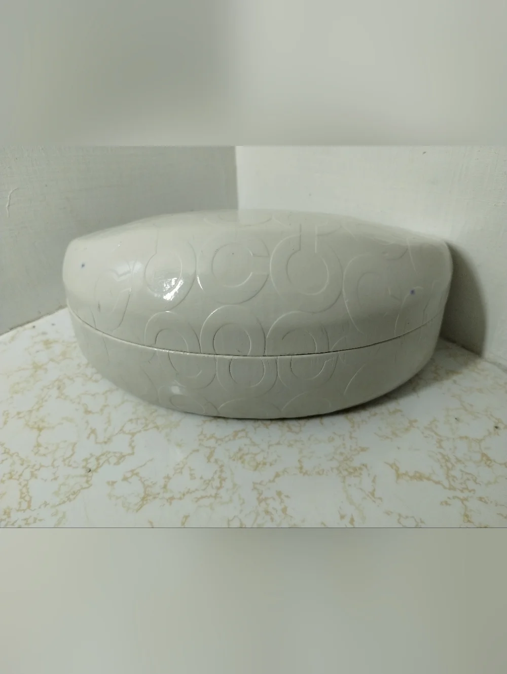 Coach sturdy clamshell