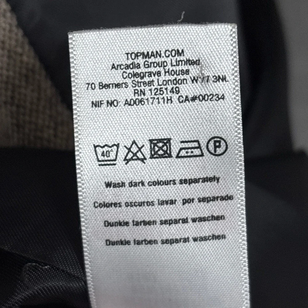 Topman vest features