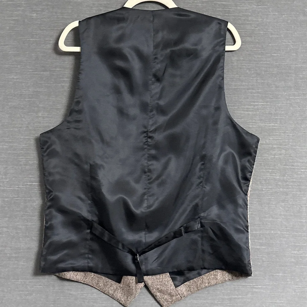 Topman vest features