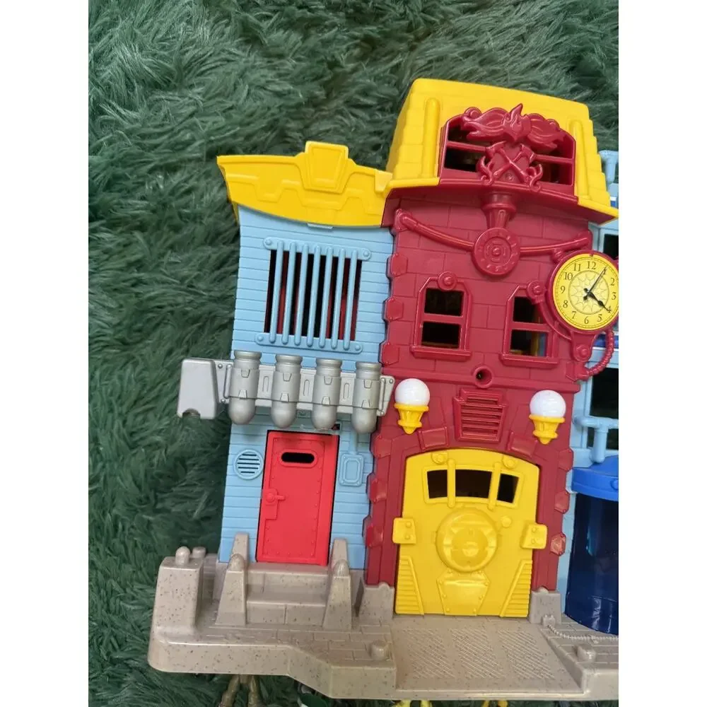 Fisher-Price Imaginext Emergency Rescue City Playset with 8 Action Figures Lot