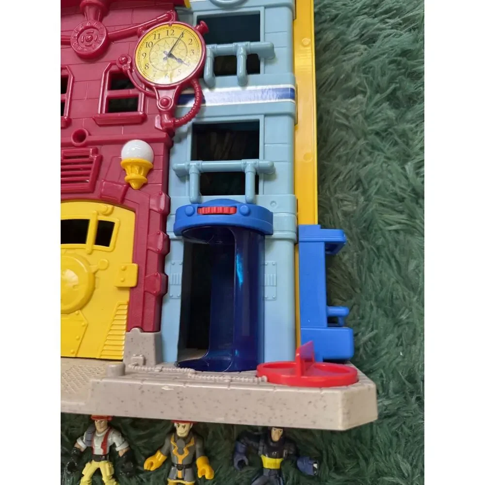 Fisher-Price Imaginext Emergency Rescue City Playset with 8 Action Figures Lot