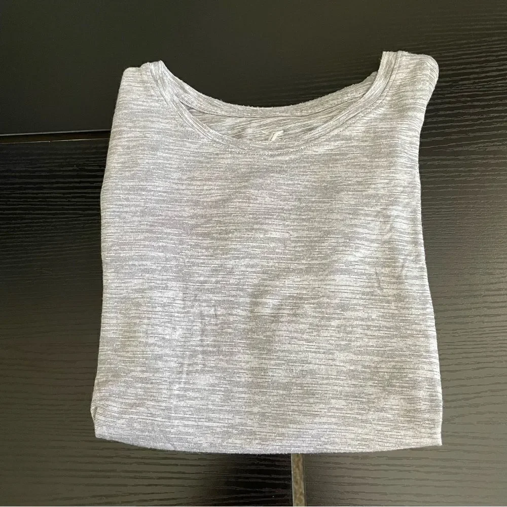 Old Navy Active Go-Dry Girls Short Sleeve T-Shirt, Large (10/12)