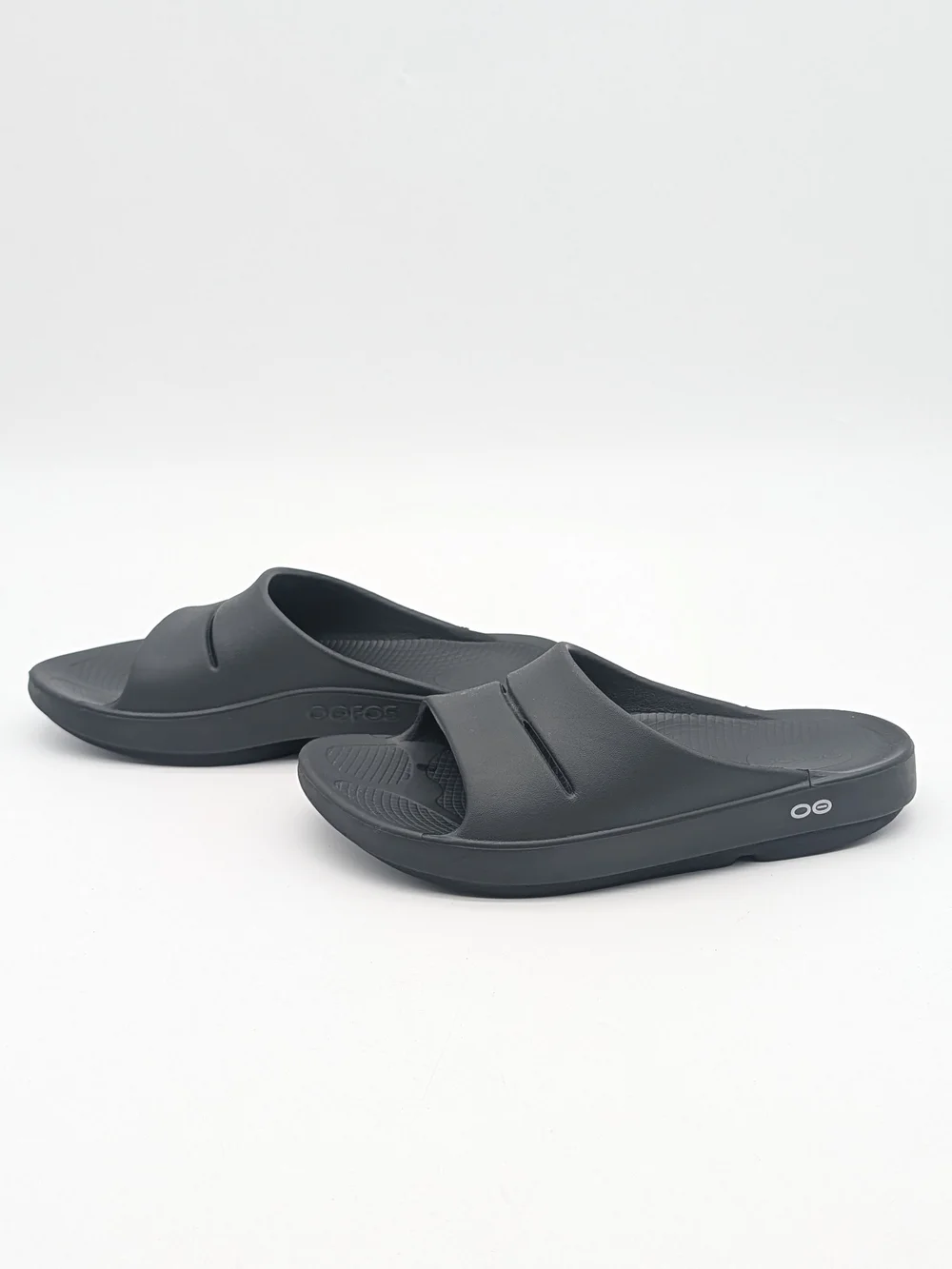 OOFOS comfortable black