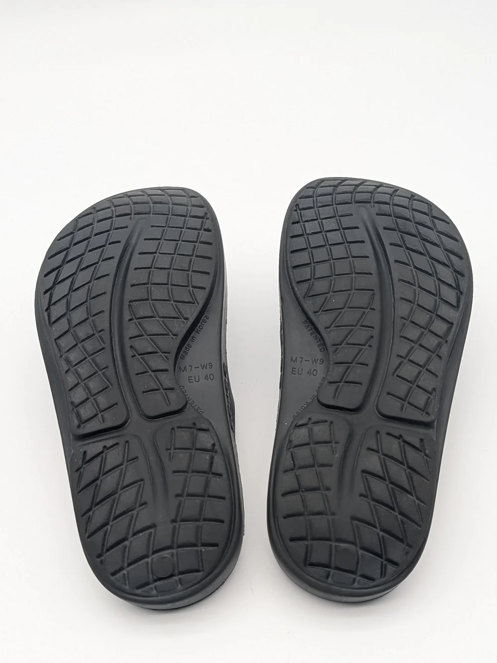 OOFOS comfortable black