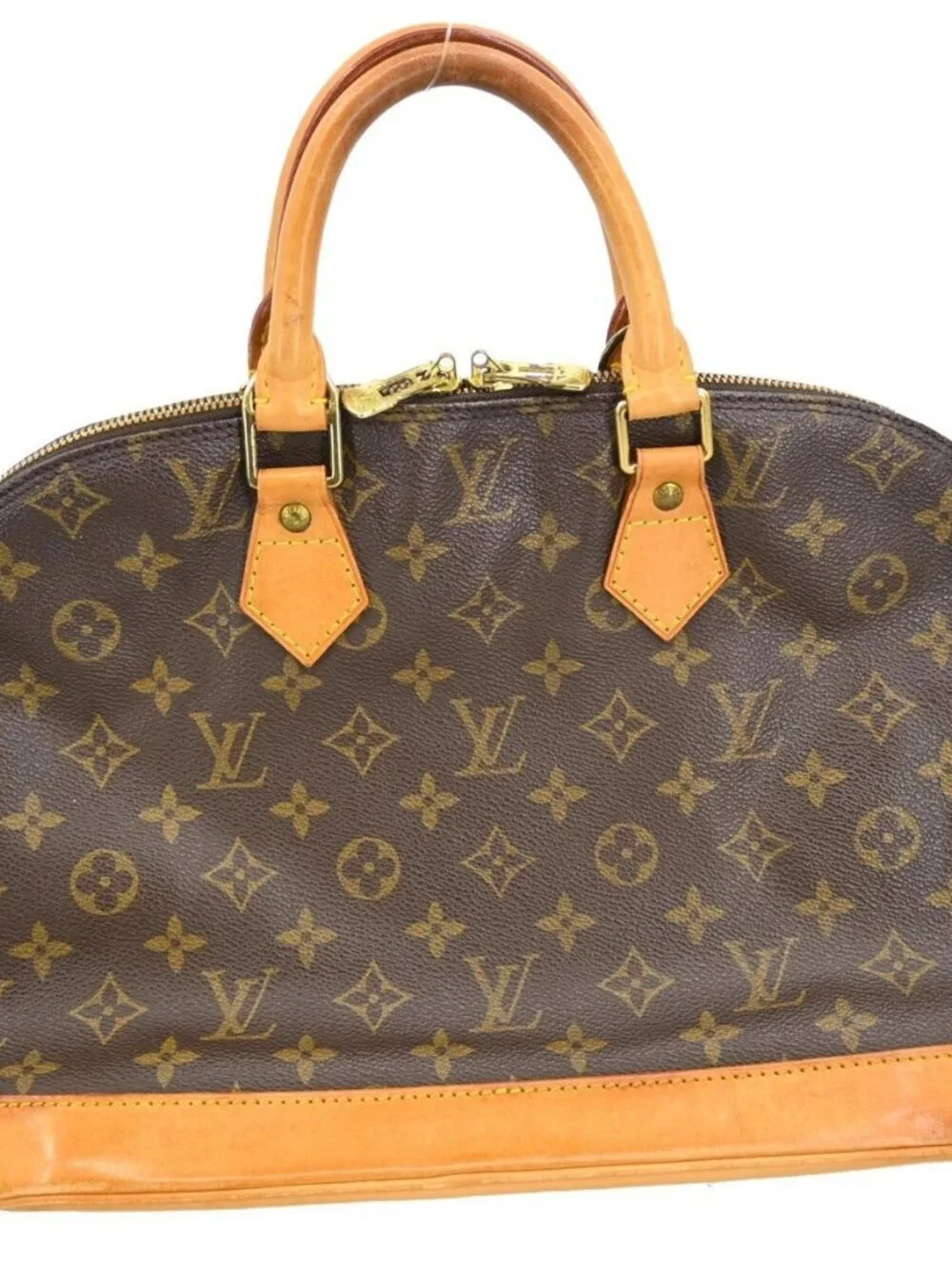 Louis Vuitton outside 	ab