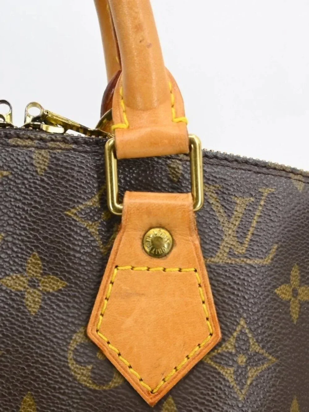 Louis Vuitton outside 	ab