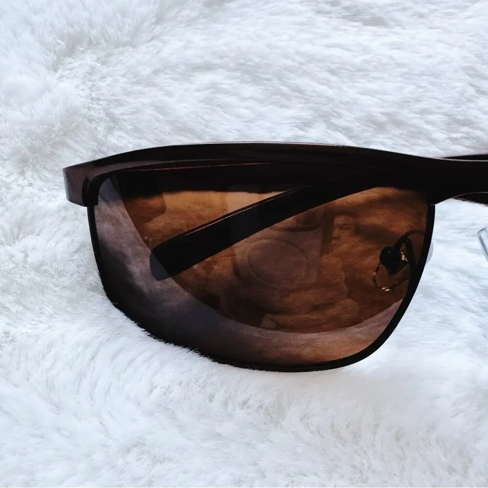Stylens cloth pictured