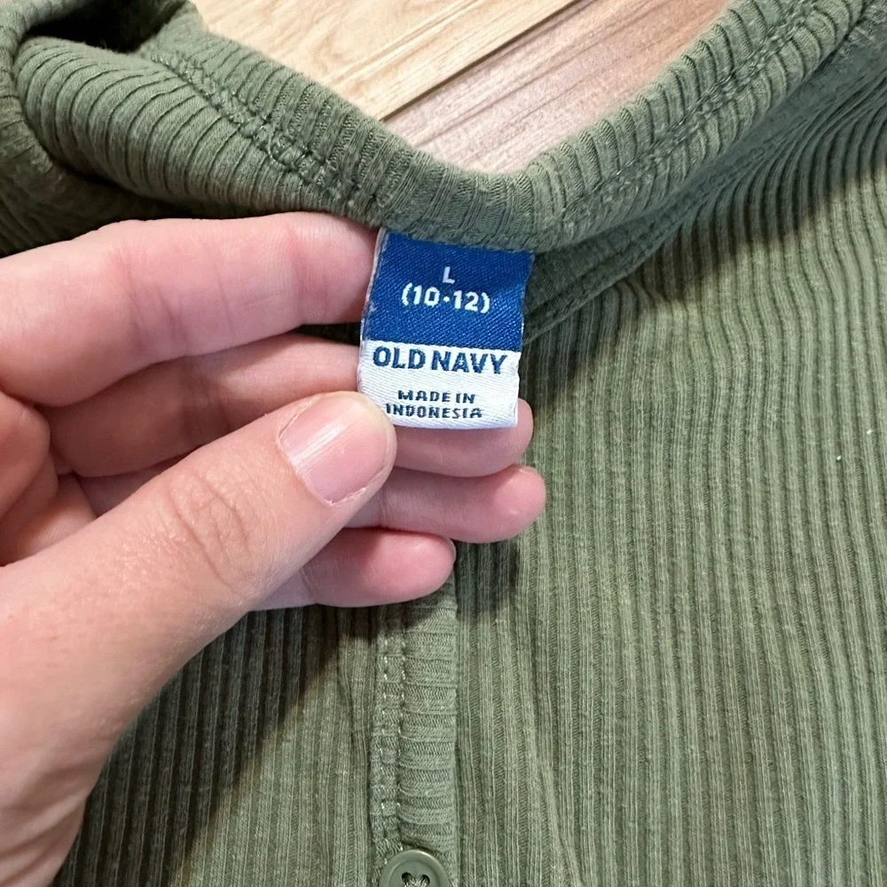 Old Navy ribbed texture