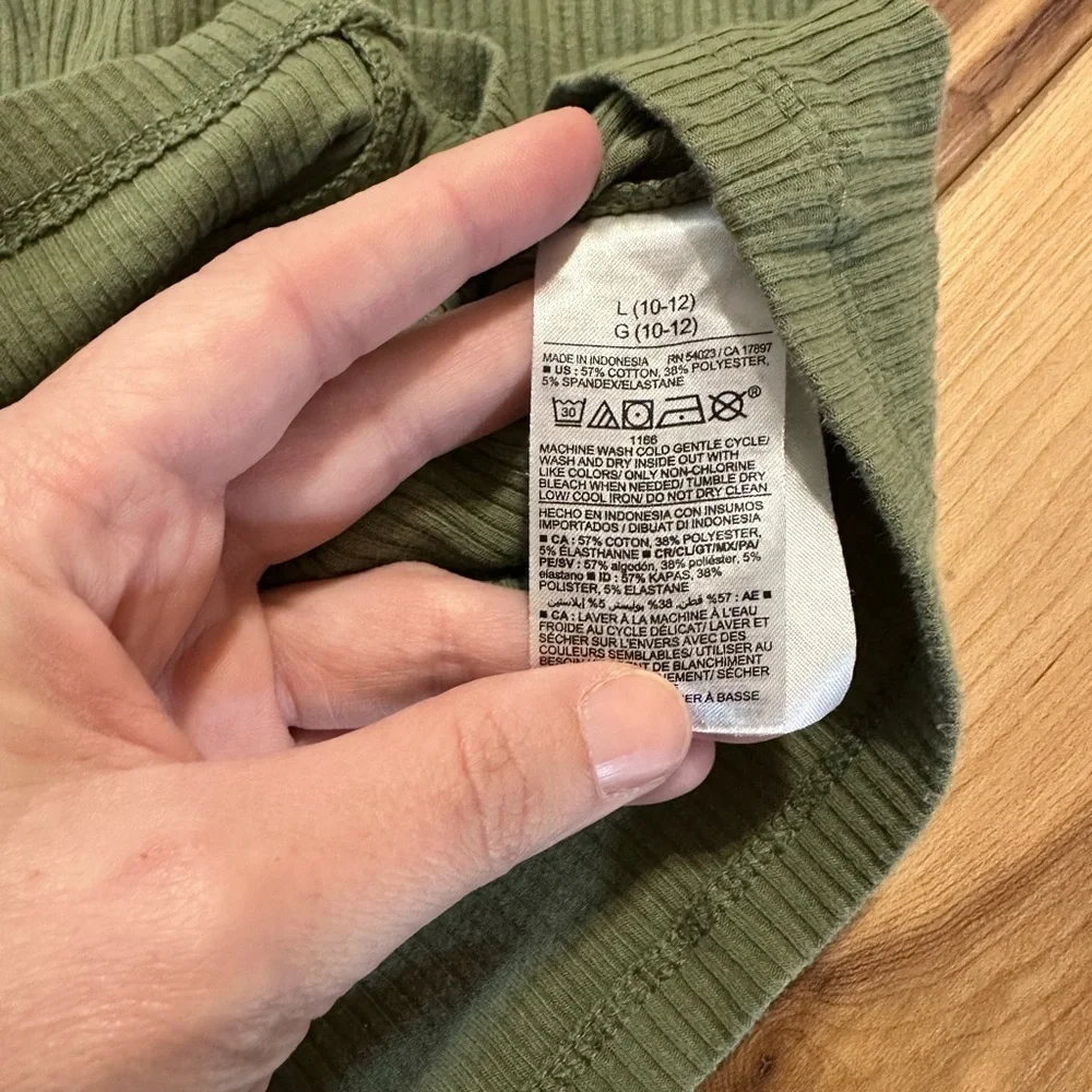 Old Navy ribbed texture