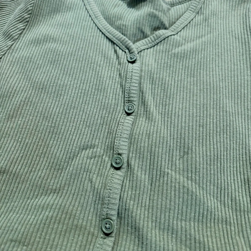 Old Navy ribbed texture