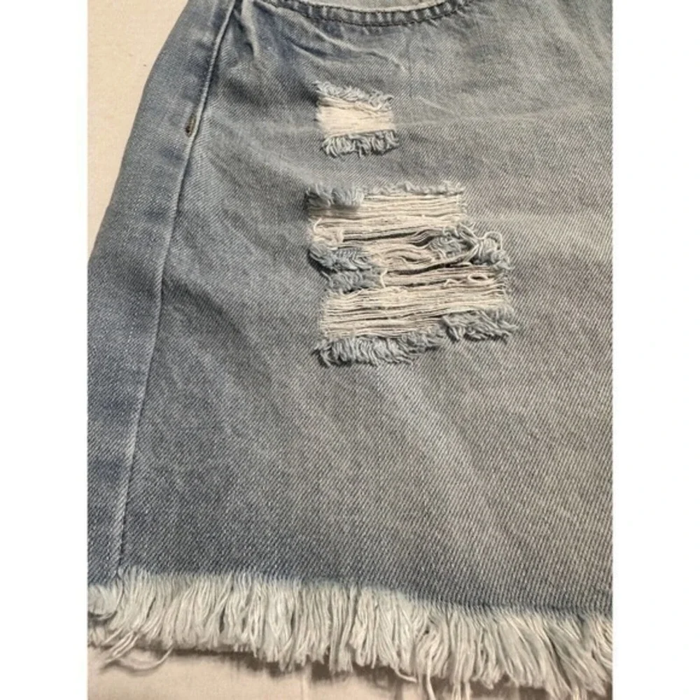 YMI Junior Distressed Shorts Size 11/ 30 Denim Light‎ Wash Dream Collection #864