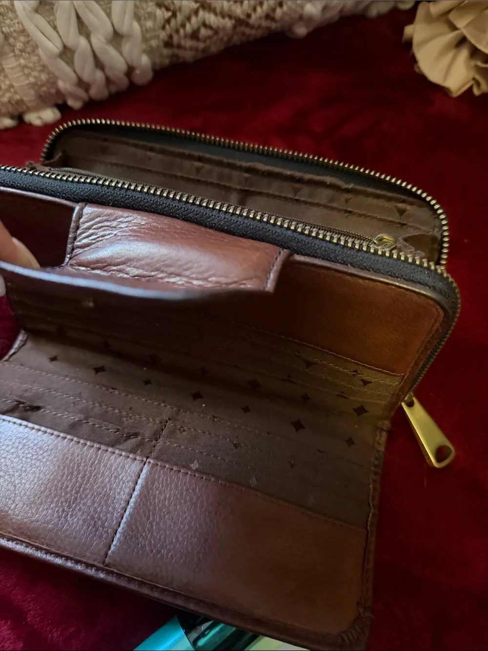 Fossil explorer clutch