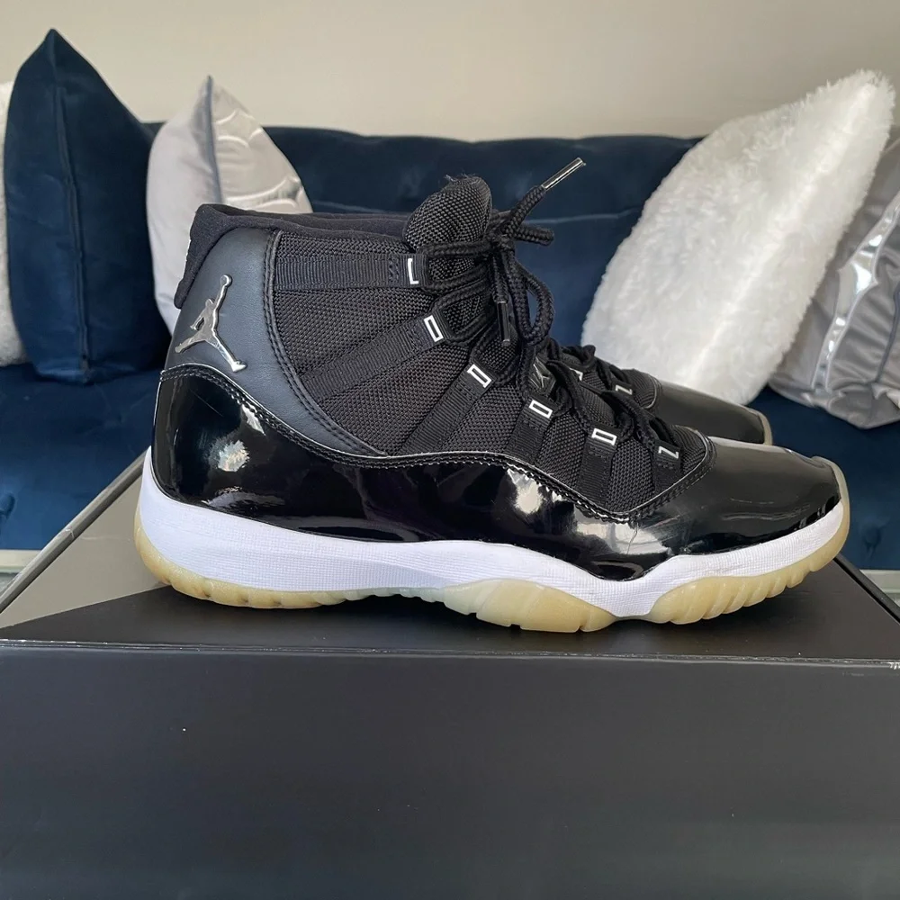 Air Jordan 11 Retro Jubilee Black/White