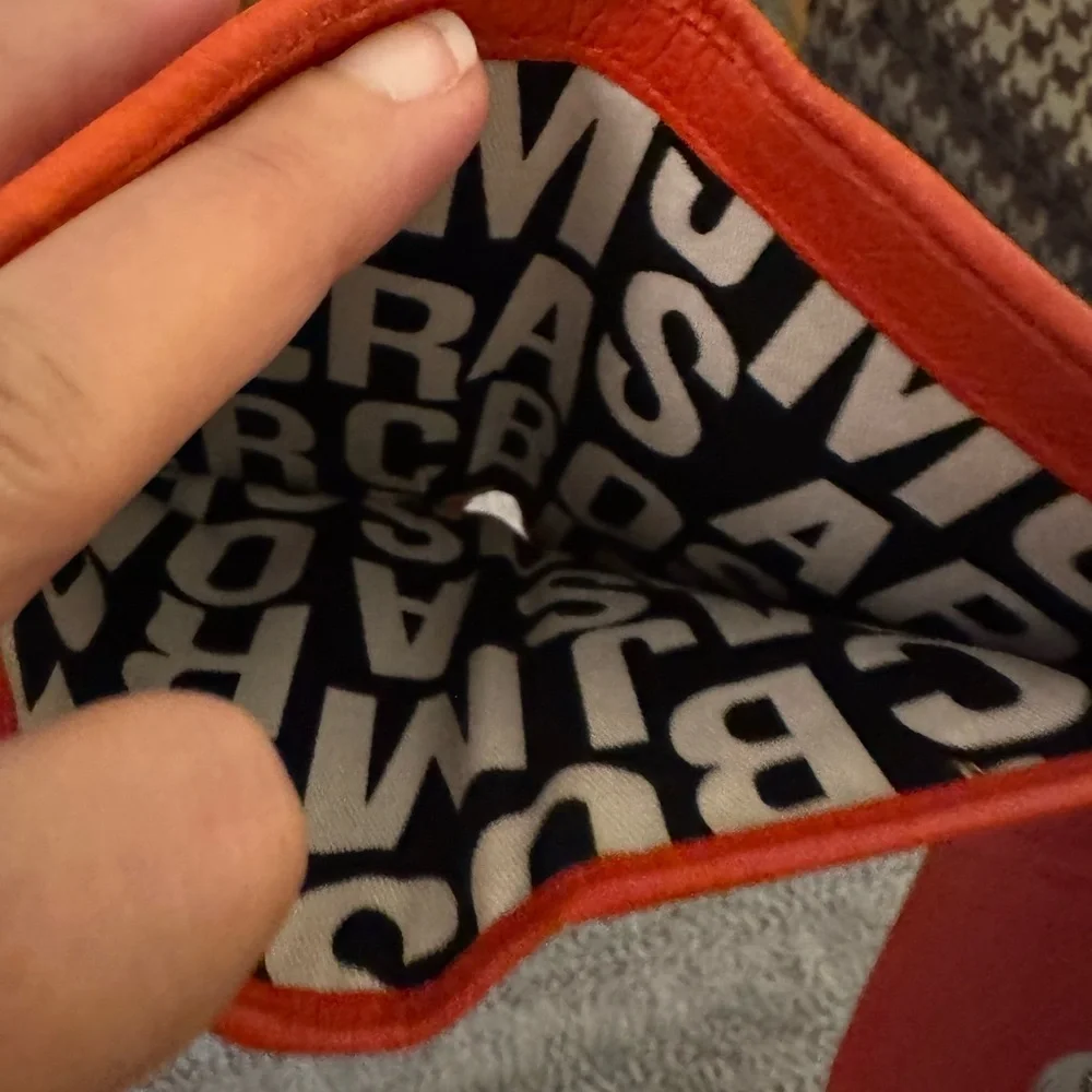 Marc Jacobs stylish compact