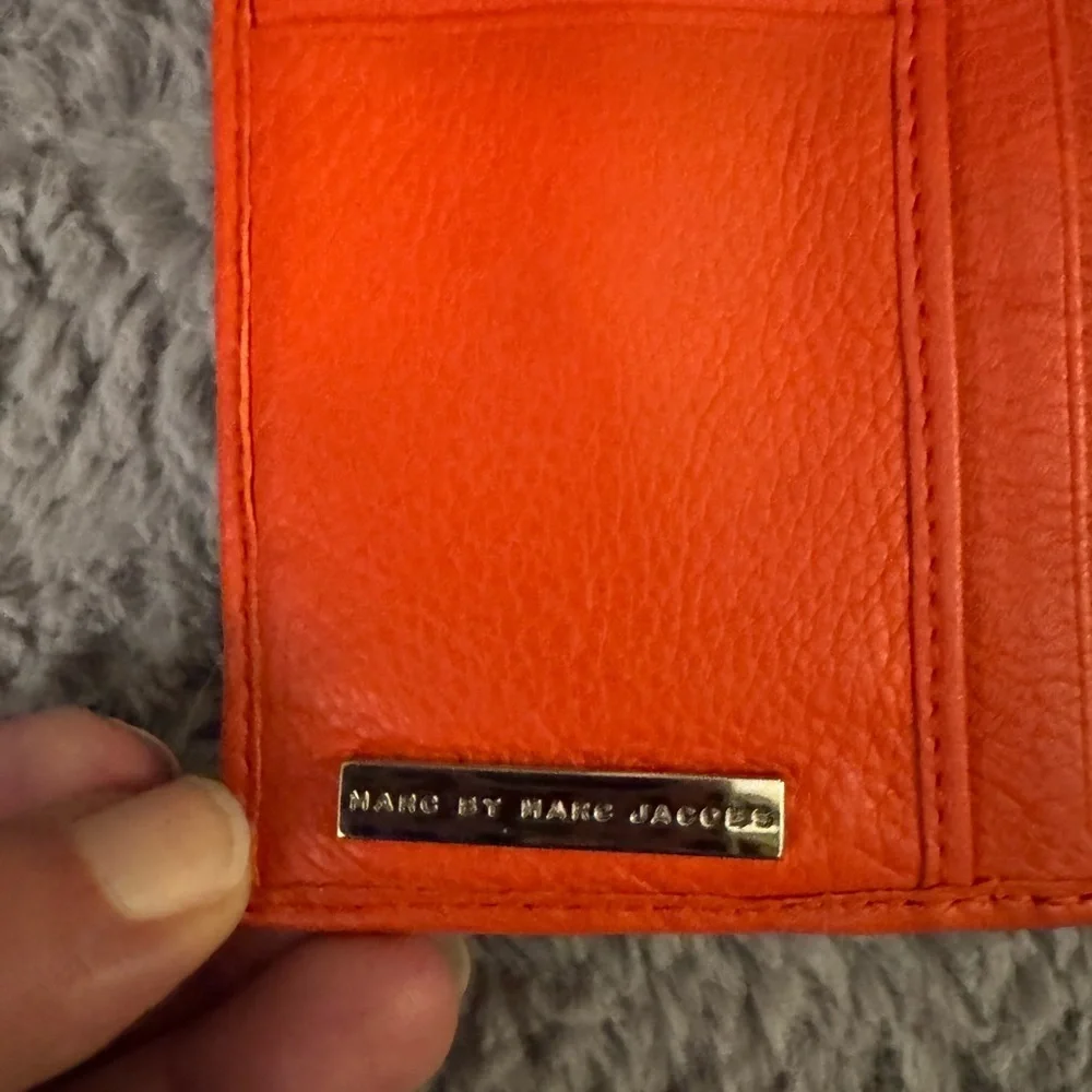 Marc Jacobs stylish compact