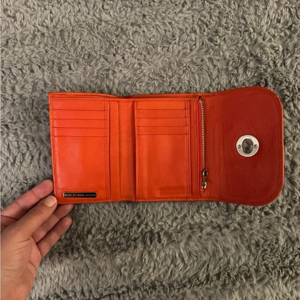 Marc Jacobs stylish compact