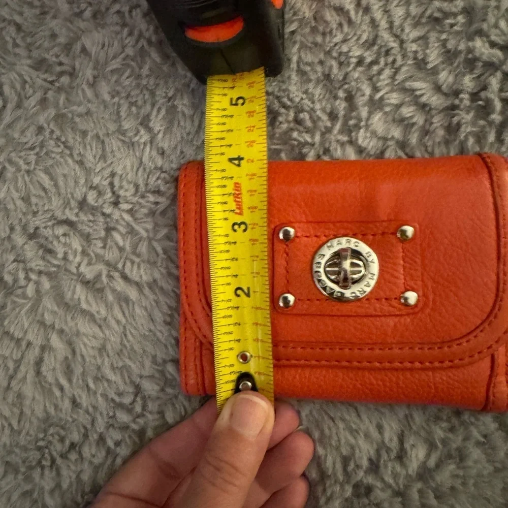 Marc Jacobs stylish compact