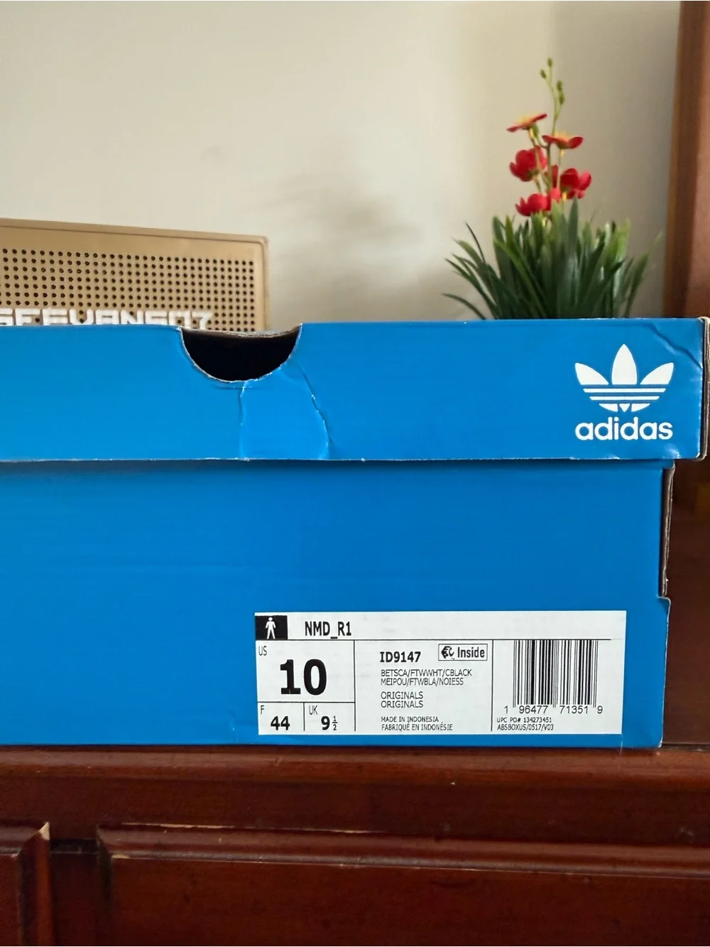 New adidas Scarlett white black Men's NMD_R1 Sneakers size 10