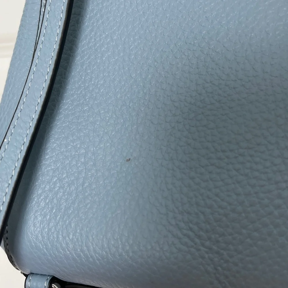 Coach refined pebble