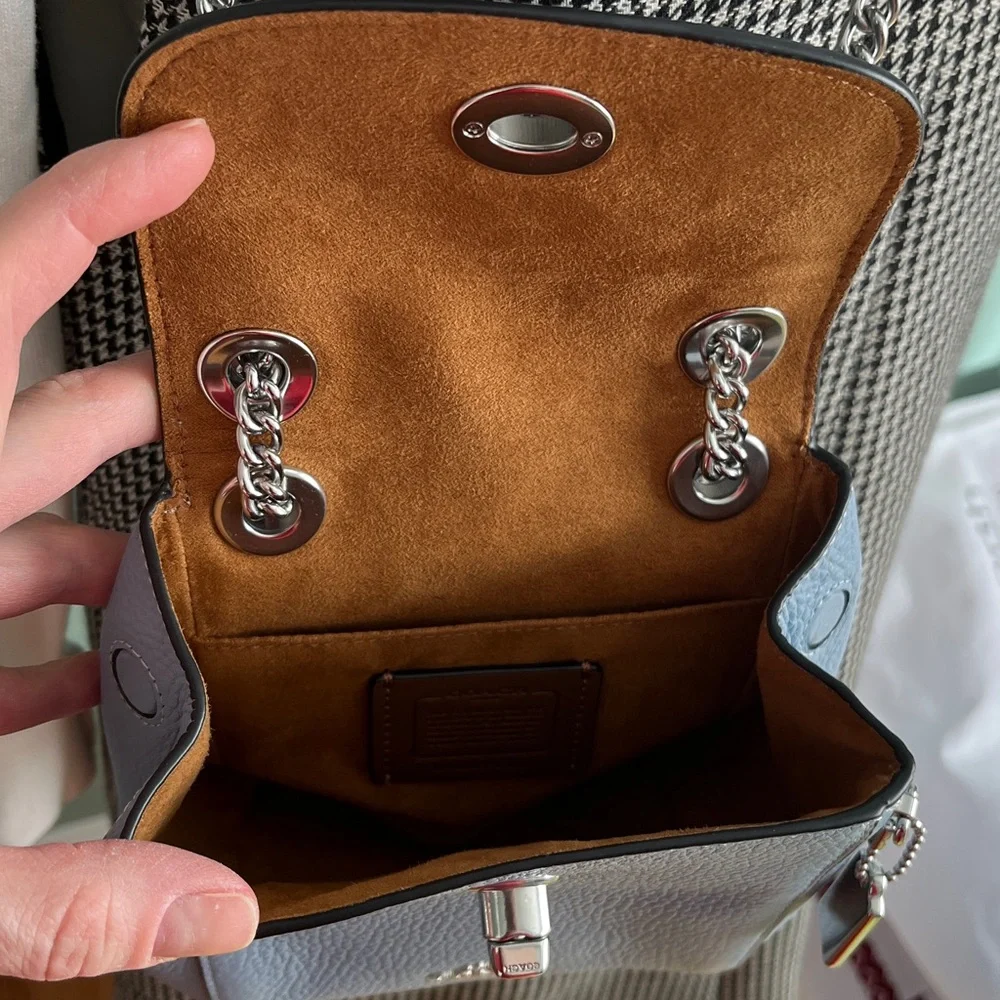 Coach refined pebble