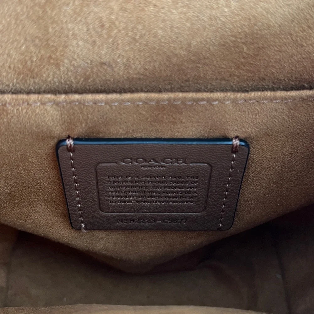 Coach refined pebble