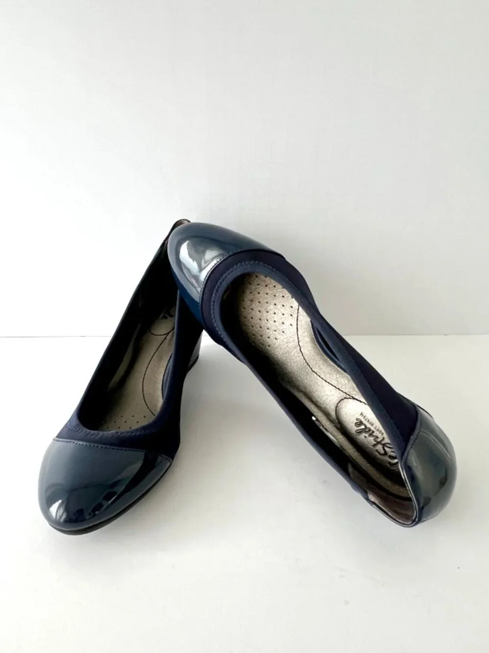 LifeStride Juliana Stretch Cap Toe Wedge Pump, Lux Navy Blue, Size 9, EC