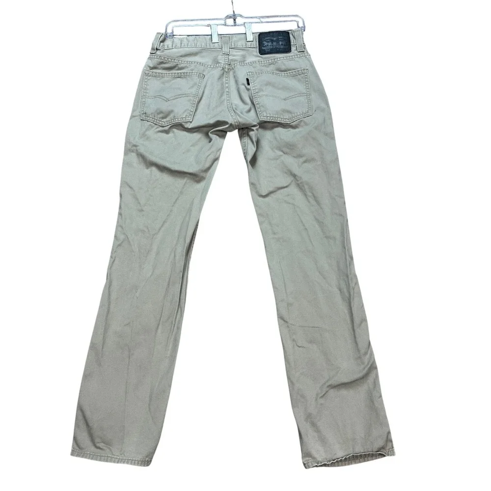 Levis there small