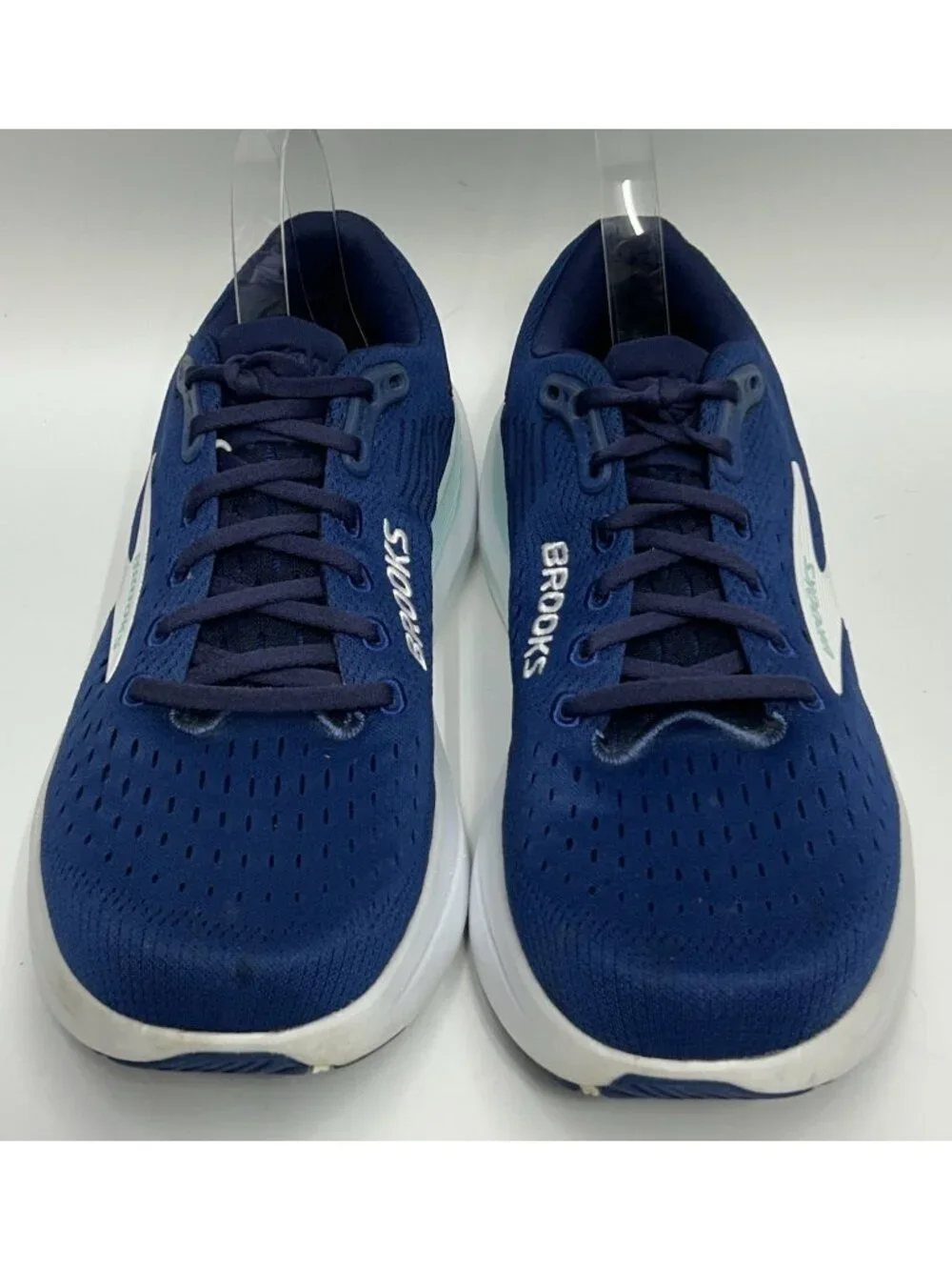 Brooks excellent wore