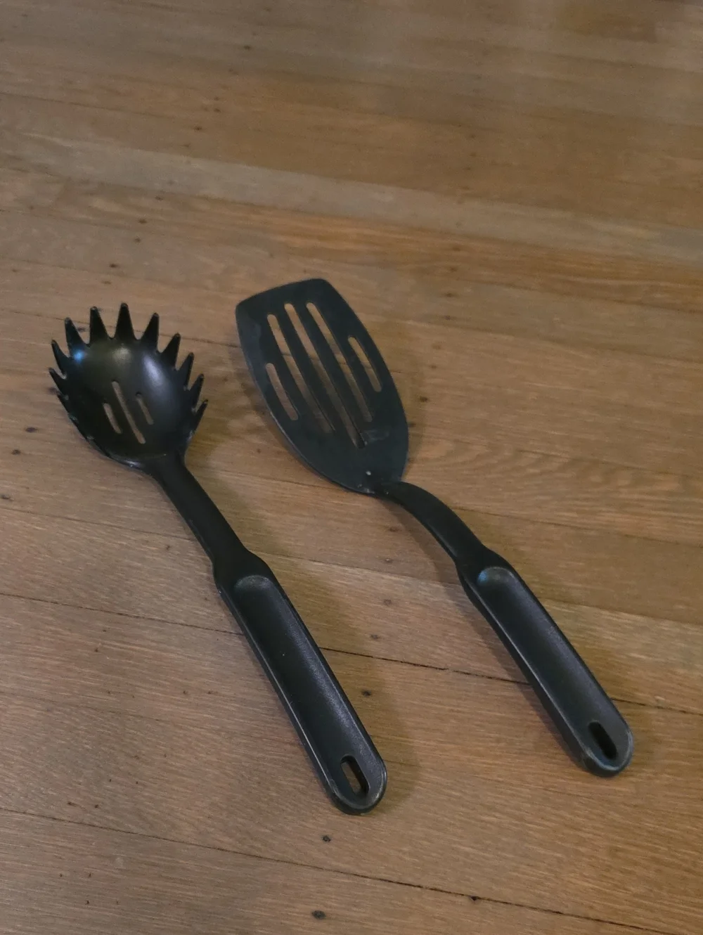 The Pampered Chef : Pasta Server & Slotted Turner Spatula -Set Of 2