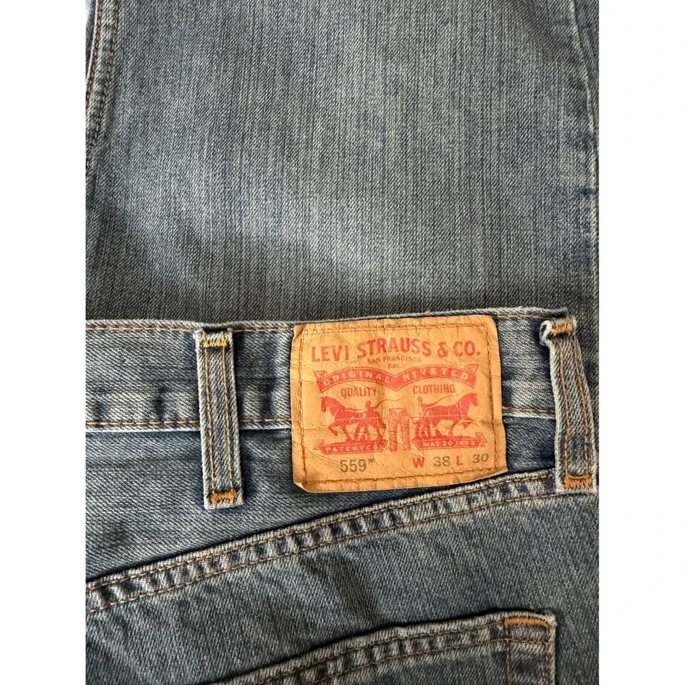 Levis comfortable thigh waist