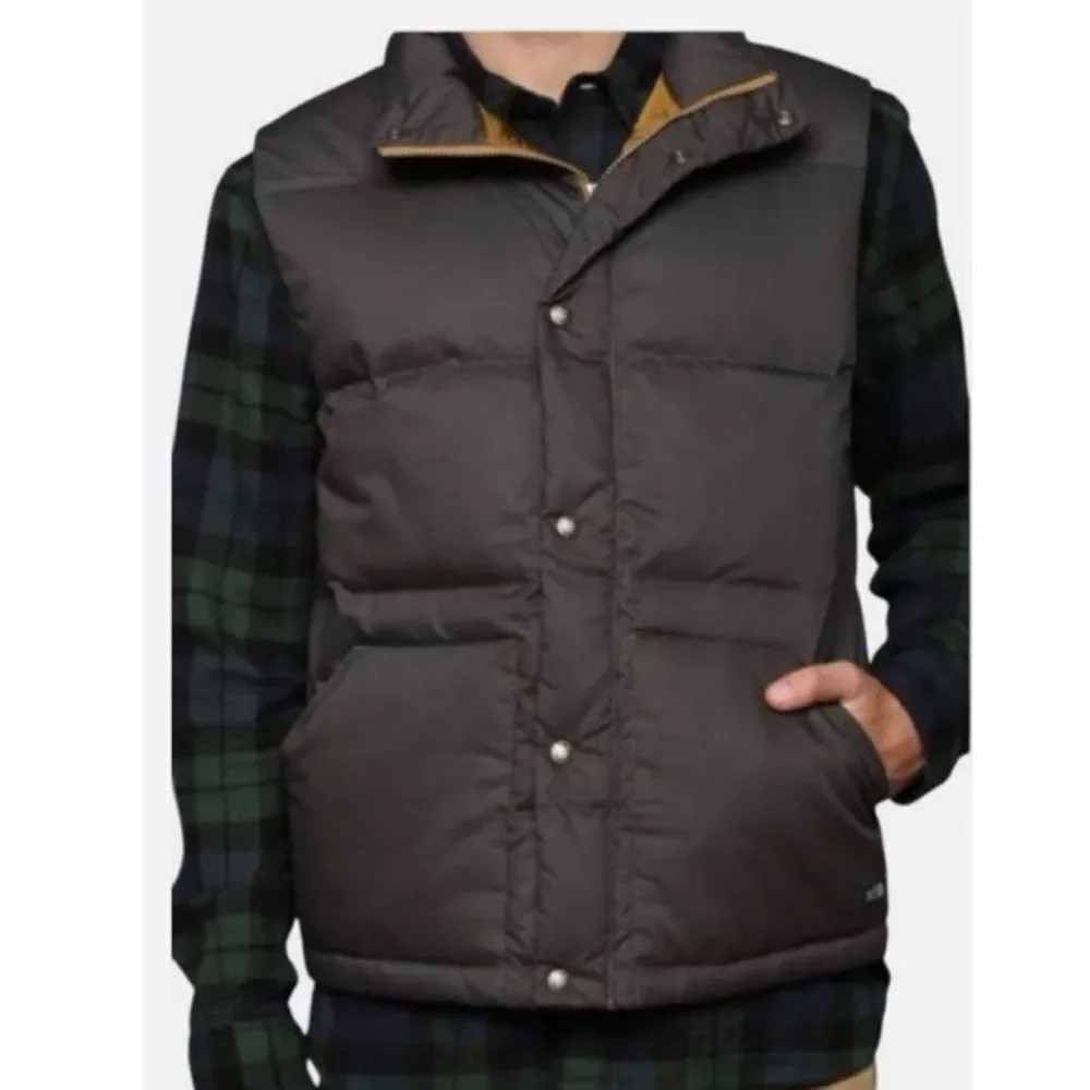 The North Face Lindero Quilted Down Vest in charcoal gray M mens