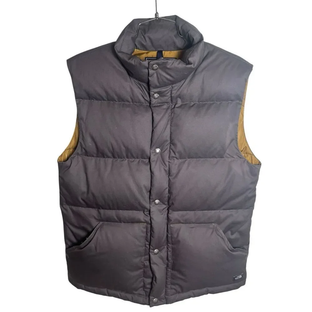 The North Face Lindero Quilted Down Vest in charcoal gray M mens