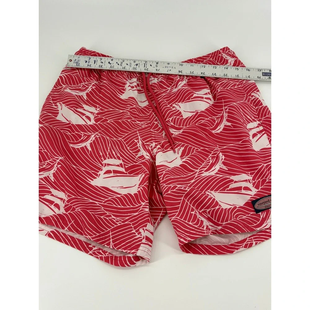 Vineyard Vines pet features or