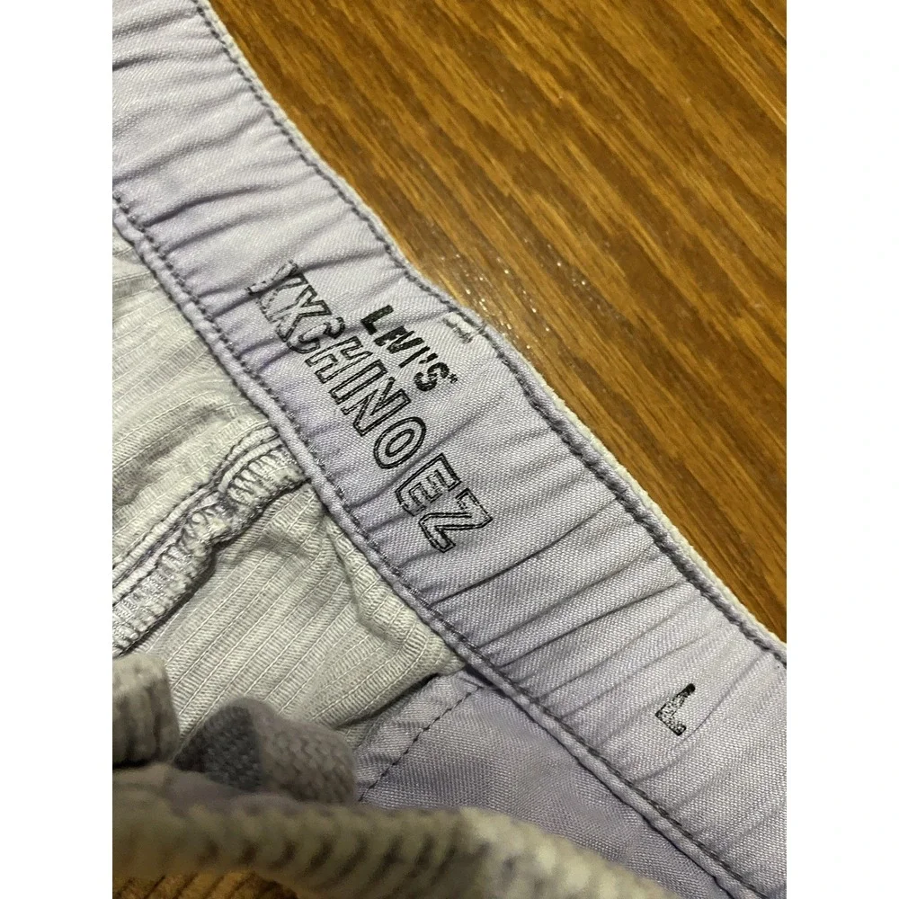 Levis excellent