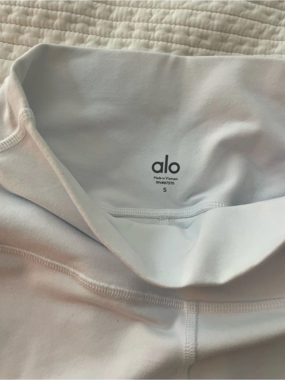 ALO Yoga soft white