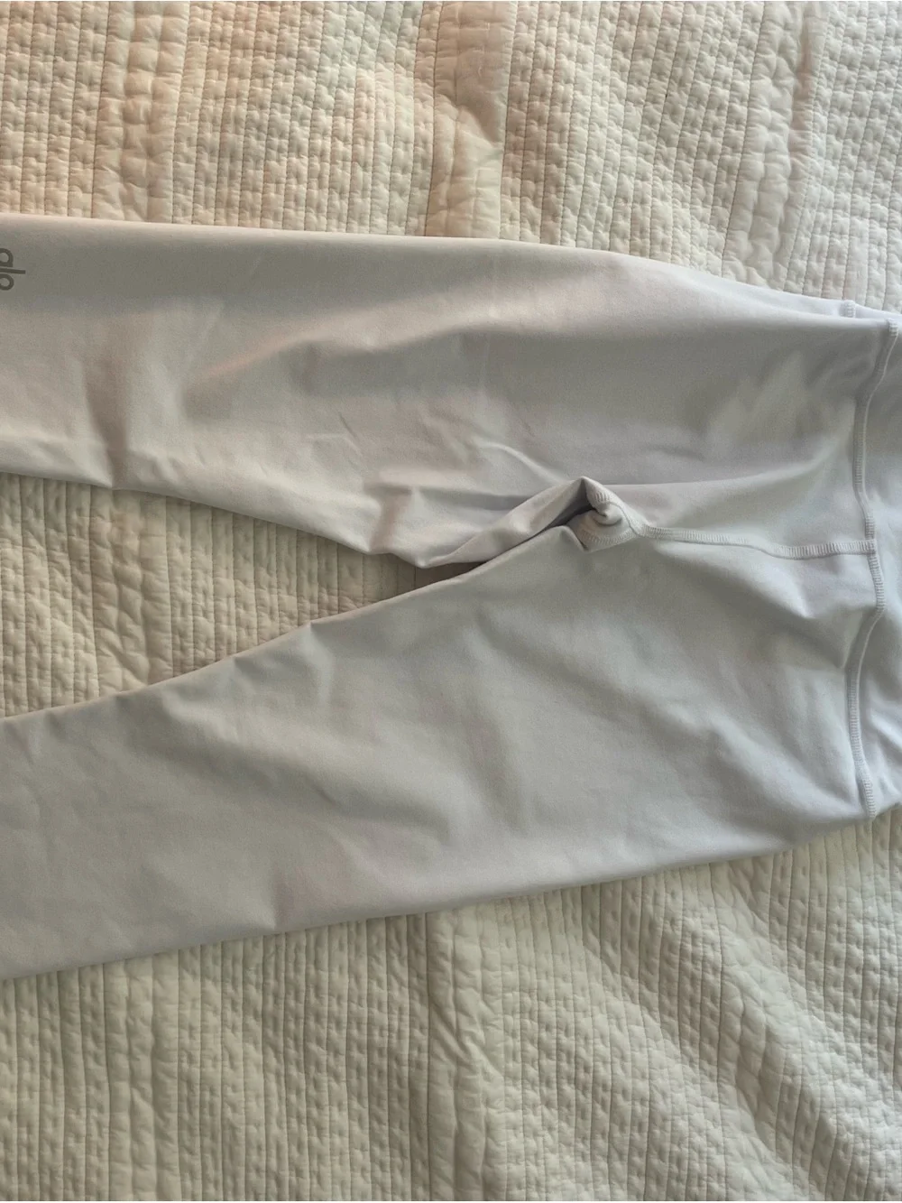 ALO Yoga soft white