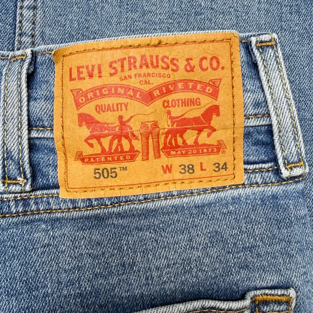Levi's 505 38x34 Regular Fit Straight Leg‎ Jeans Medium Wash Classic Denim