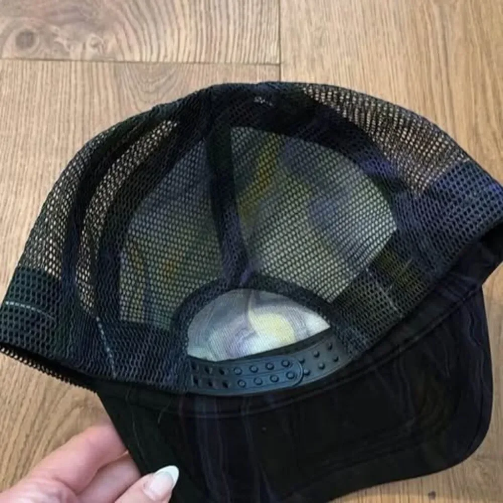 Unbranded vibrant trucker