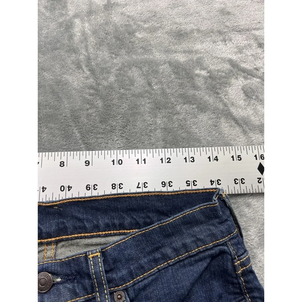 Levis 31 feature