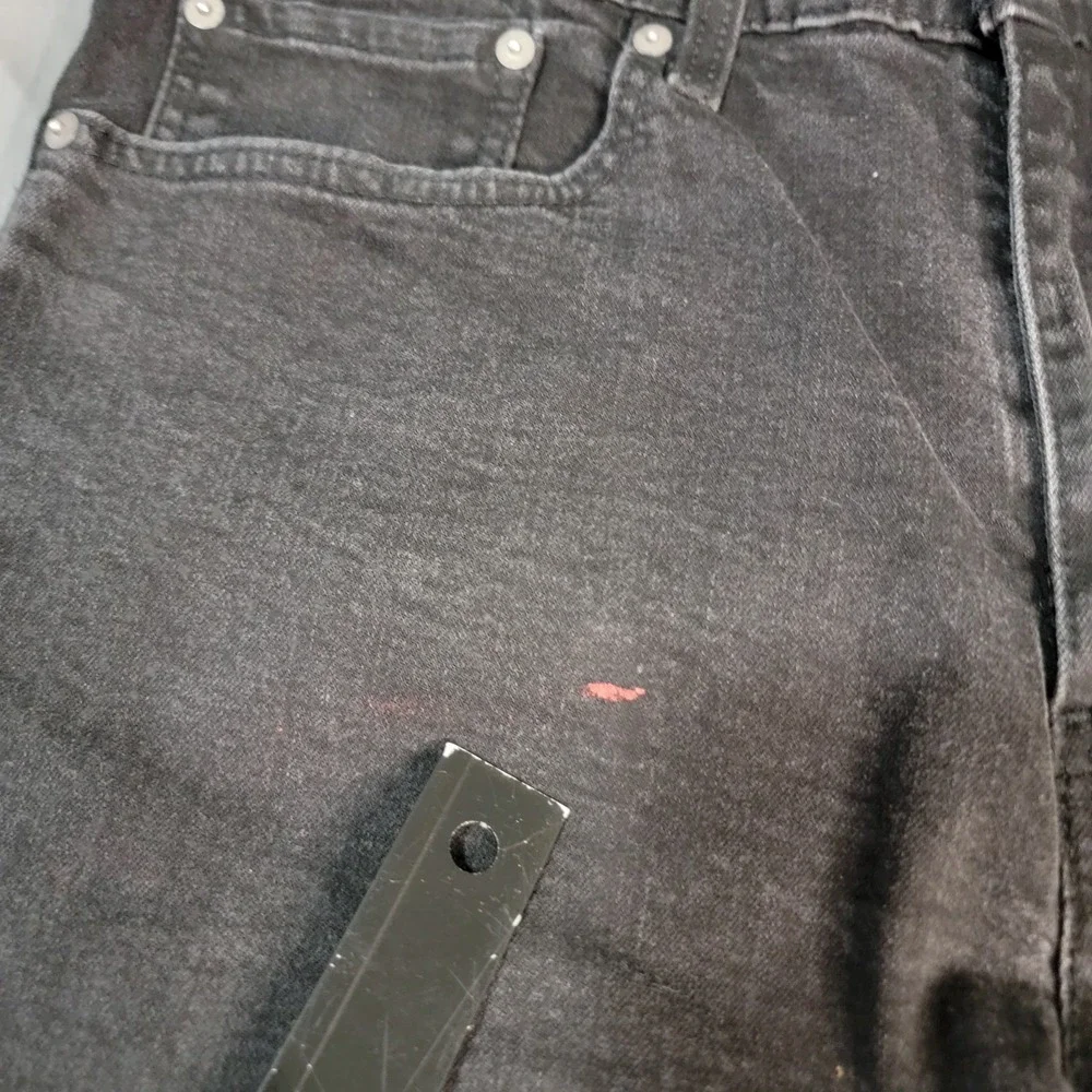 Levis flaws appear