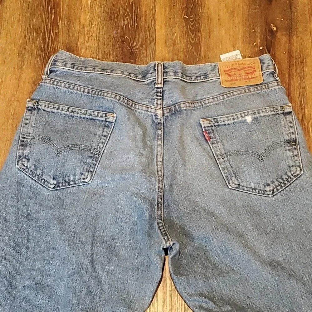 Levis label measurements