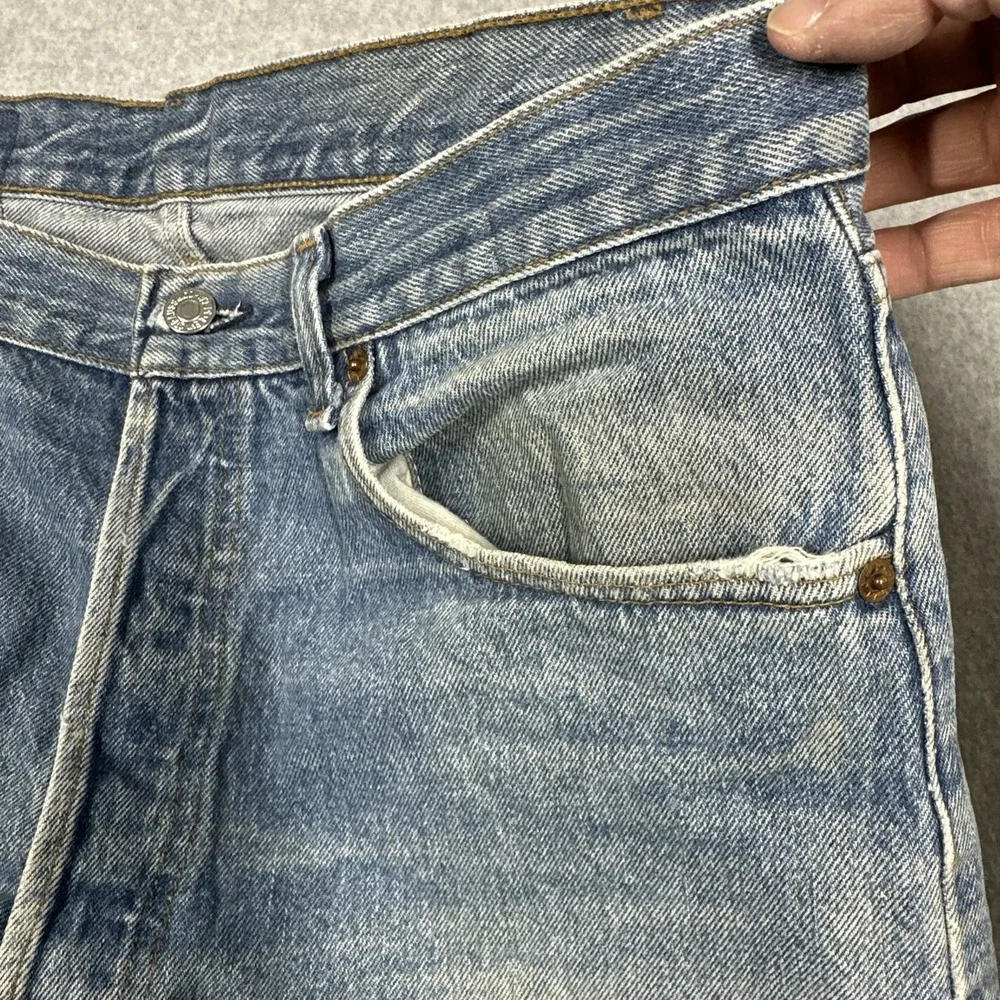 Levis hip shipping seam