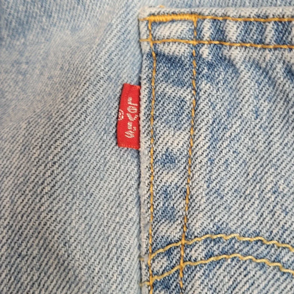 Levis no closure